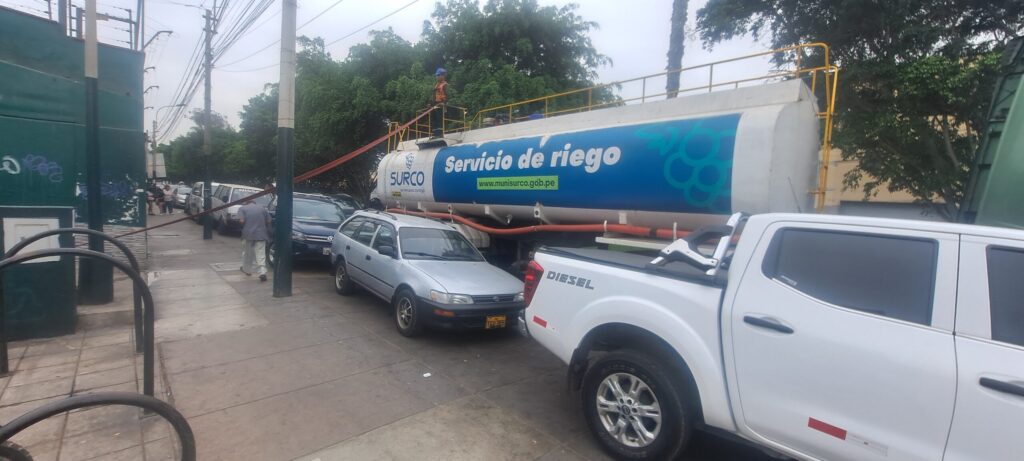 Photo of a water tanker in the municipality of Surco