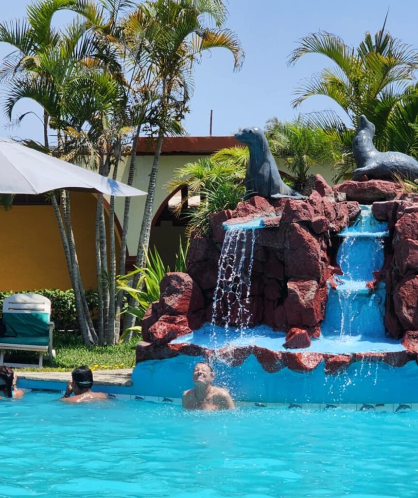 Photo of swimming pool at the Hotel El Mirador in Paracas